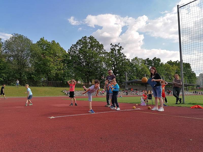 Mladí atleti už se nemohou dočkat obnovení závodní činnosti. K tomu má přispět i celorepubliková akce Den s českou atletikou, jež volně navazuje na loňský projekt Spolu na startu, kdy se závodilo i v Jindřichově Hradci.