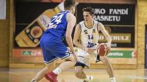 Basketbalisté GBA Fio banky (v bílém) naposledy na domácí palubovce podlehli favorizovanému USK Praha 75:98. Foto: Lukáš Šamal