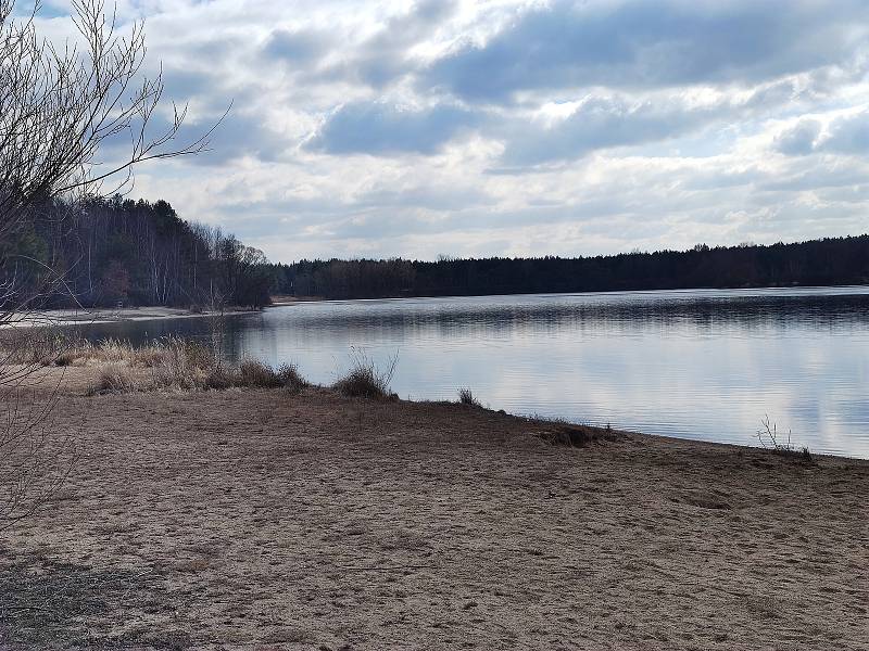 Poznáváte, kde jsme tentokrát fotili? V letní turistické sezoně zde bývá hlava na hlavě. Ale teď je tu liduprázdno.