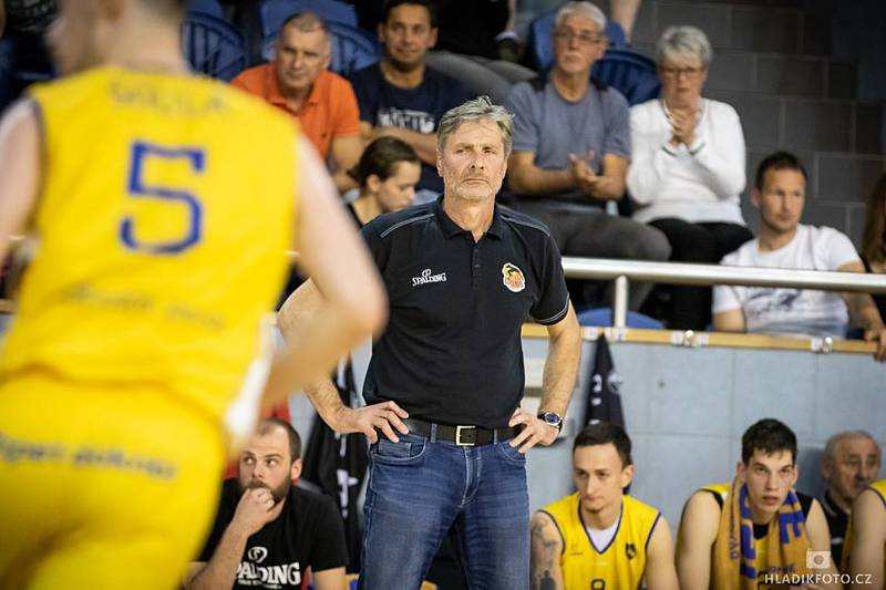 Hráči Fio Basketu sice ve druhém finálovém souboji play off I. ligy doma porazili GBA EU Praha 80:76, ale z titulu se radoval hostující tým.