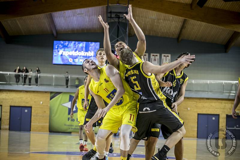 Jindřichohradečtí basketbalisté porazili v atraktivním prvoligovém derby Písek 95:86.