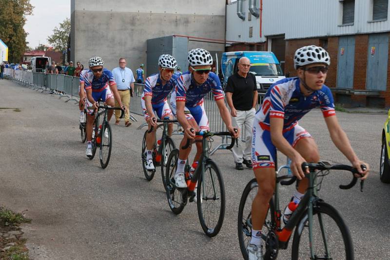 Časovou týmů byl v centru Jindřichova Hradce zahájen cyklistický závod Okolo jižních Čech.