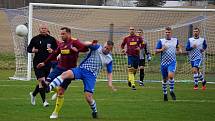 Fotbalisté Studené (v modrobílém) zvítězili v dohrávce I.B třídy na hřišti Nové Bystřice 3:1.