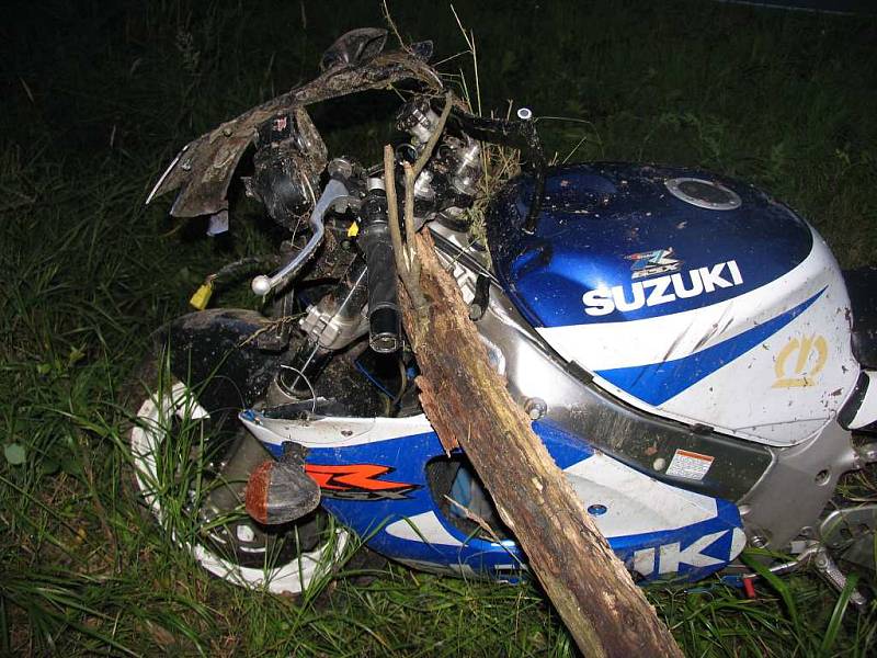 U Jarošova nad Nežárklou havaroval motorkář.