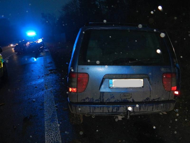 U čerpací stanice u Rodvínova se v sobotu střela tři auta, následky byly tragické, jeden člověk zemřel a šest lidí utrpělo zranění. 