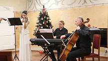 Vánoční koncert Petra Přibyla a jeho hostů se konal v hradeckém muzeu fotografie.