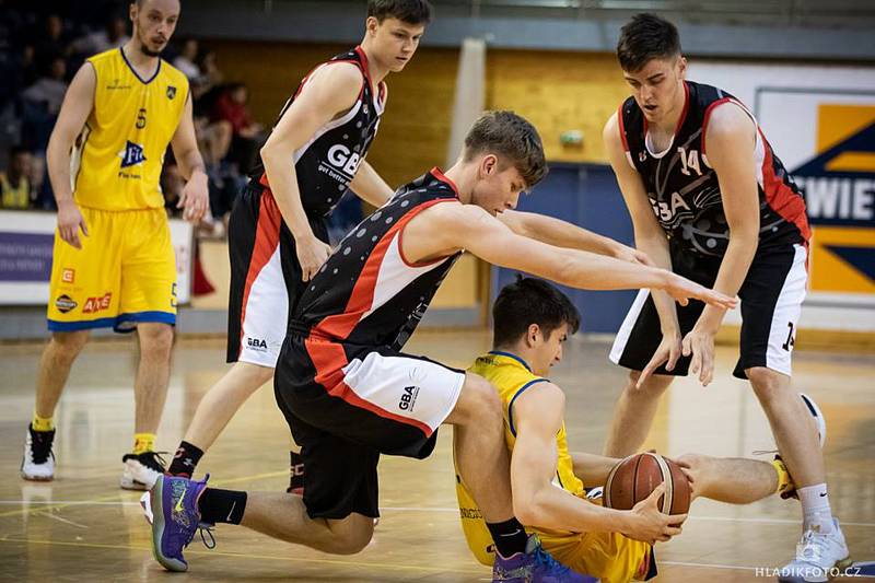 Hráči Fio Basketu sice ve druhém finálovém souboji play off I. ligy doma porazili GBA EU Praha 80:76, ale z titulu se radoval hostující tým.