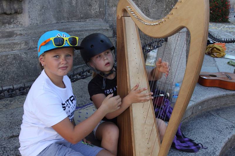 Hradečáky celý týden bavila nejrůznější hudební i jiná vystoupení.