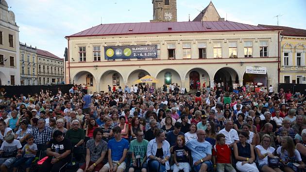 Oblíbený festival nabídne letos více než 70 filmů i hudební hvězdy.