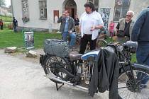 Zaniklá škola v Horní Radouni dnes slouží jako muzeum motokol.
