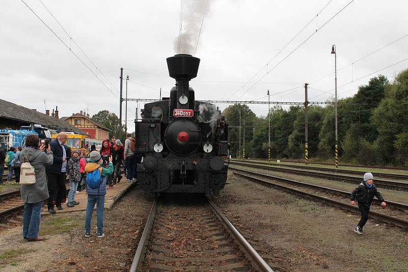 Akci na jindřichohradeckém nádraží si užily stovky lidí.