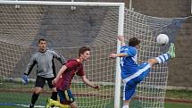 Fotbalisté Studené (v modrobílém) zvítězili v dohrávce I.B třídy na hřišti Nové Bystřice 3:1.