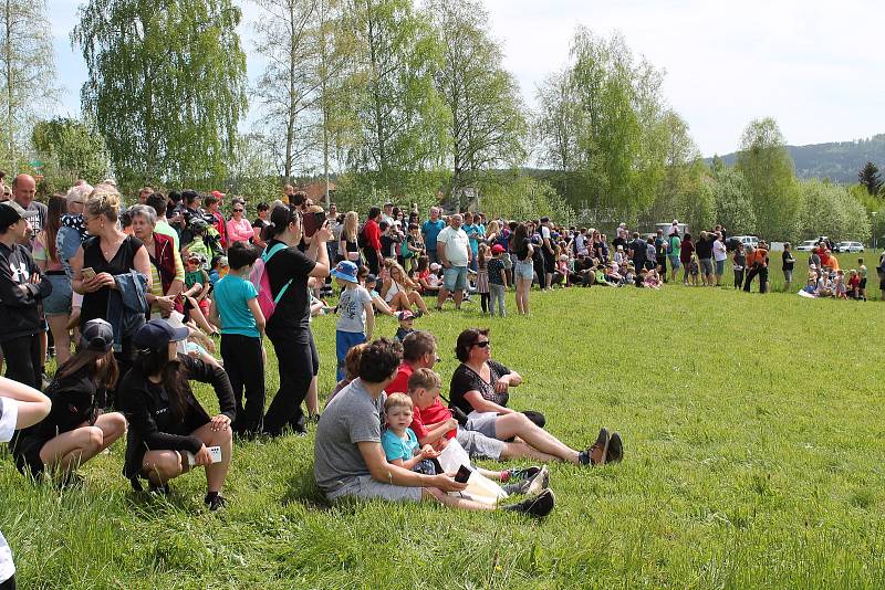 Závodníci museli zdolat náročnou trať s devíti stanovišti o délce 50 kilometrů.