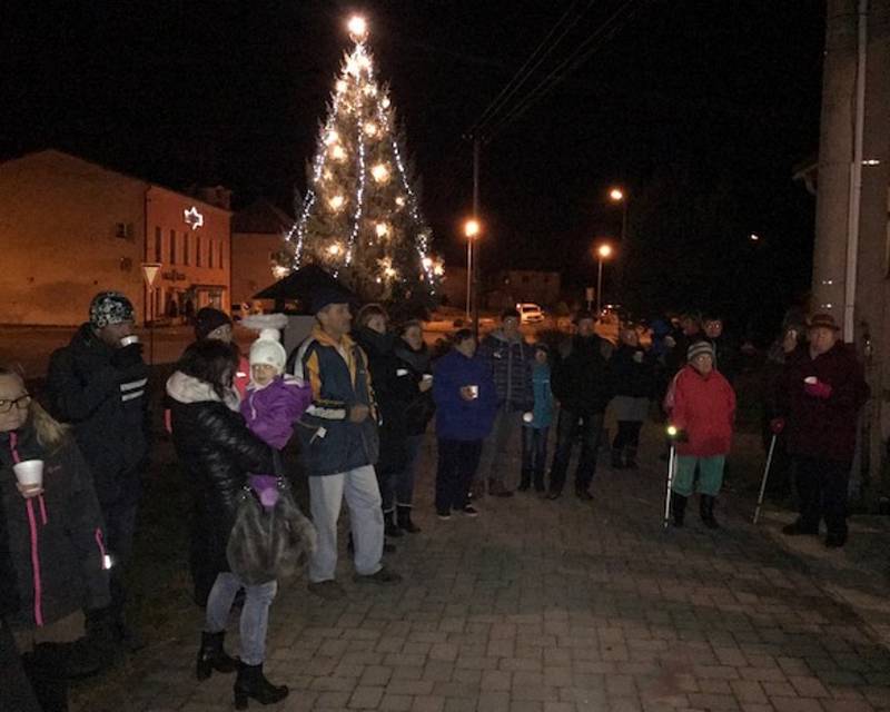 V Číměři si koledy přišlo zazpívat víc než šest desítek zpěváků všech generací.