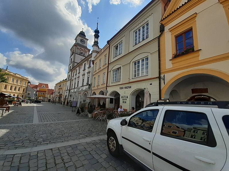 Podívejte, jak je krásně v centru Třeboně začátkem července.