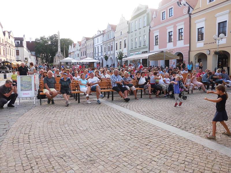 O diváky není při kulturním dění na Masarykově náměstí v Třeboni nikdy nouze.