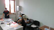 Do Lužnice u Třeboně podle odhadů komise dorazí také třetina voličů, nejstaršímu, který přišel do 10.30 hodin bylo 92 let.