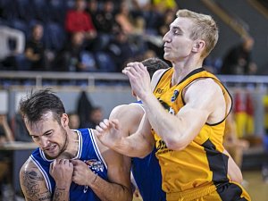 Basketbalisté GBA Lions ve zbrusu nových dresech porazili ve 4. kole I. ligy Plzeň 93:73.