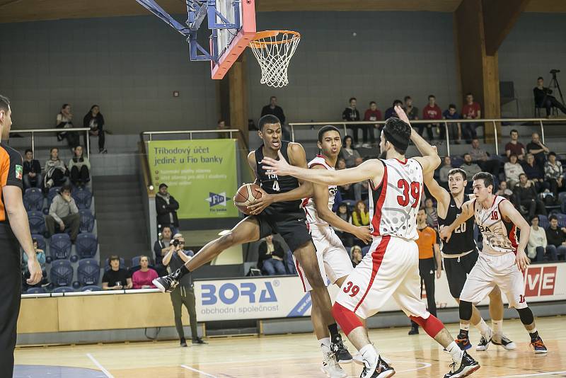 V úvodním utkání basketbalového turnaje  Young Guns GBA Invitational jindřichohradecká GBA porazila americkou Atlantu 81:76.