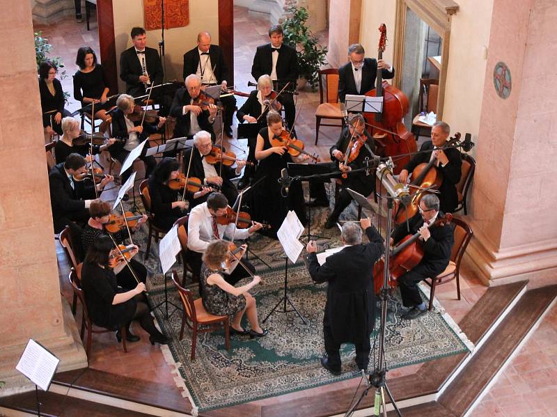 Koncert Pošumavské komorní filharmonie Prachatice se konal v kapli sv. Maří Magdaleny.