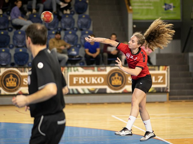 Jindřichohradecké házenkářky v 9. kole I. ligy prohrály na palubovce Hostivic 24:28.