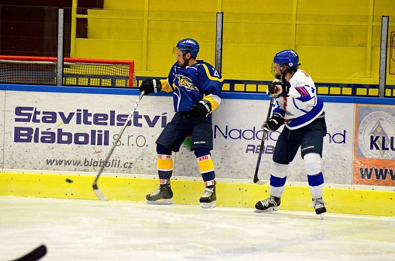 Hokejisté HC Vajgar v premiérovém utkání krajské ligy utrpěli na domácím stadionu porážku 2:3 s béčkem Tábora.