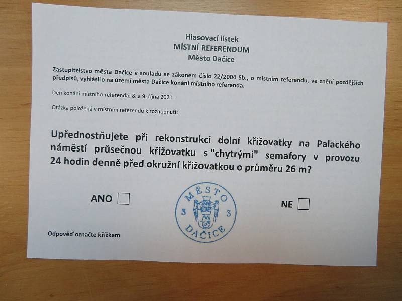 Referendum a parlamentní volby v Dačicích.