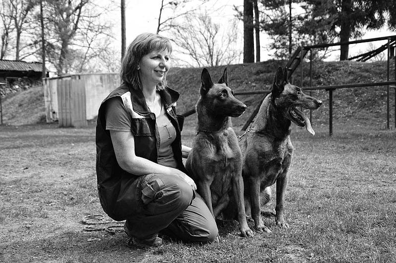 Dagmar Vacková se svými milovanými belgickými ovčáky malinois. Spoluzakladatelka světoznámé chovatelské stanice Malidaj.