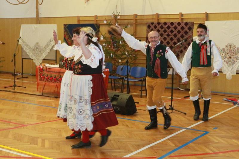 Staročeské Vánoce s  Jarošovskou krojovanou družinou.