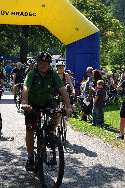 Turistickou sezónu v sobotu 12. září symbolicky uzavřel tradiční závod Přes kopec na Hradec aneb Jindřichohradecký pedál.