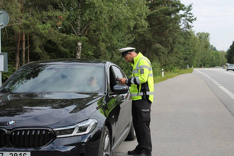 Policisté během dvou hodin zkontrolovali 41 řidičů a odhalili tři přestupky.