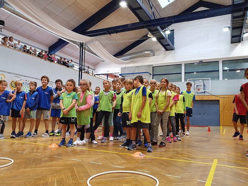 Děti ze Základní školy Na Sadech v Třeboni si společně zatrénovaly s účastníky olympijských her.