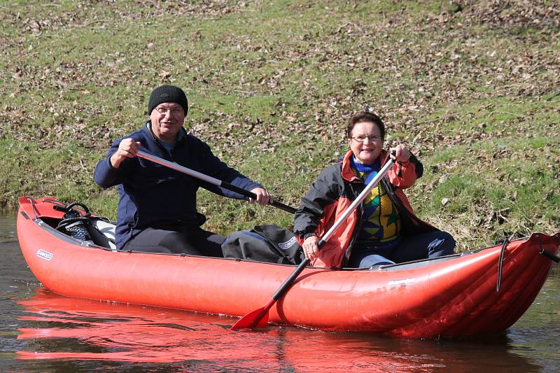 Suchdol nad Lužnicí /OBRAZEM/ - Stovky lidí, téměř 150 lodí, krásné jarní počasí, stav vody přesně podle představ a dobrá nálada. Při tradičním rituálu vodáků, kterým je každoroční Odemykání Lužnice, panovaly ideální podmínky.