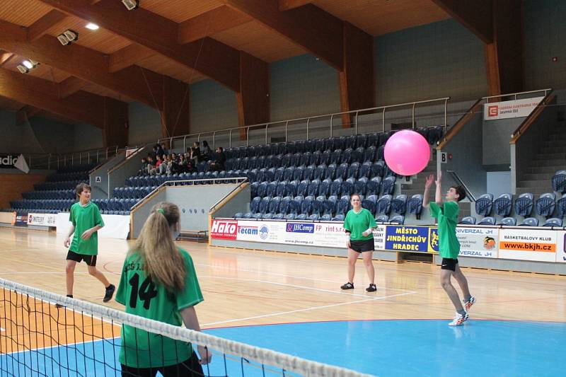 Bumbác ball v Jindřichově Hradci má oblibu mezi žáky škol. 