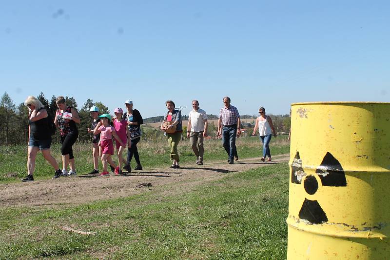 V Deštné se lidé sešli při protestu proti vybudování úložiště jaderného odpadu.