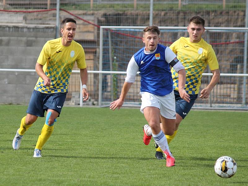 Třeboňští fotbalisté v derby krajského přeboru doma podlehli Jindřichovu Hradci 1:3.