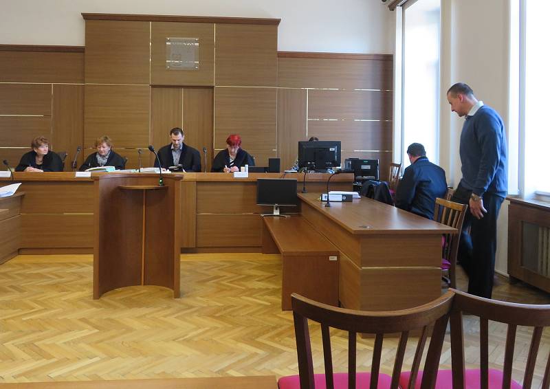 Policista obžalovaný ze zabití a zneužití pravomoci u Krajského soudu v Českých Budějovicích v pondělí 14. března.