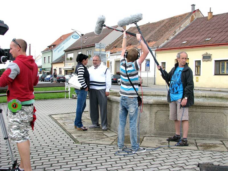 Filmová komedie Jedlíci aneb Sto kilo lásky s Václavem Svobodou a Dagmar Patrasovou se natáčela v roce 2012 také v Dačicích.