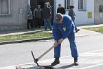 Bouřilvé jednání v reakci na stížnost občana Lomnice nad Lužnicí na nefunkční kanalizační přípojku. 