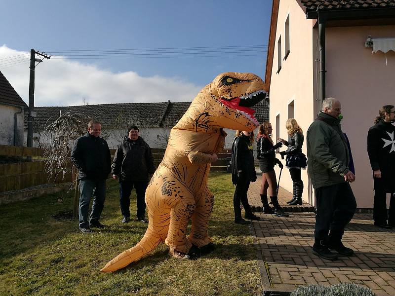 V sobotu se v maškarním průvodu v Lužnici sešlo 27 masek.