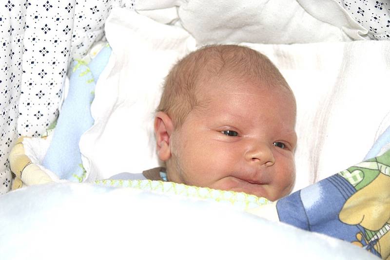 Daniel Kadlec z Jindřichova Hradce se narodil 19. ledna 2014 Miroslavě a Janovi Kadlecovým. Vážil 4220 gramů a měřil 51 centimetrů.