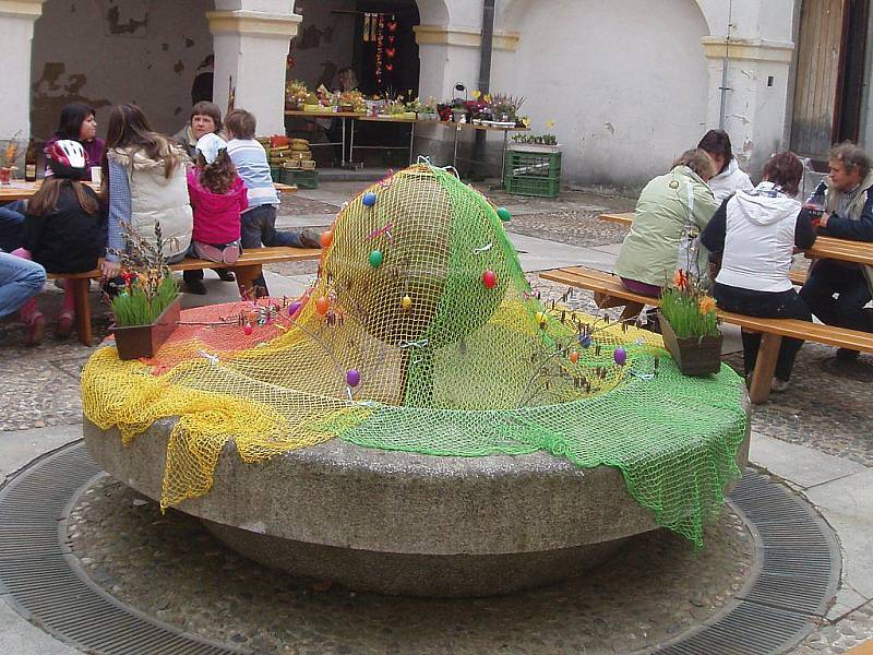 Na zámku v Písečném se konal velikonoční jarmark, který pořádalo sdružení rodičů při zdejší mateřské škole  ve spolupráci s obcí.