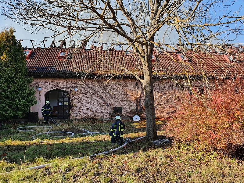 Požár penzionu Holenský dvůr u Kardašovy Řečice.