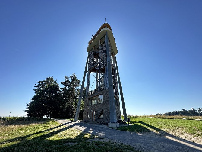 Rekonstrukce vyhlídkové věže u Děbolína se odsouvá na podzim.