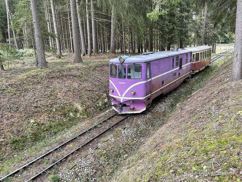 JHMD, lokomotiva T47.0 v čele vlaku do Jindřichova Hradce u Kaprouna