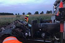 Při střetu auta s vlakem na přejezdu u Bednárce na Jindřichohradecku zemřela řidička.