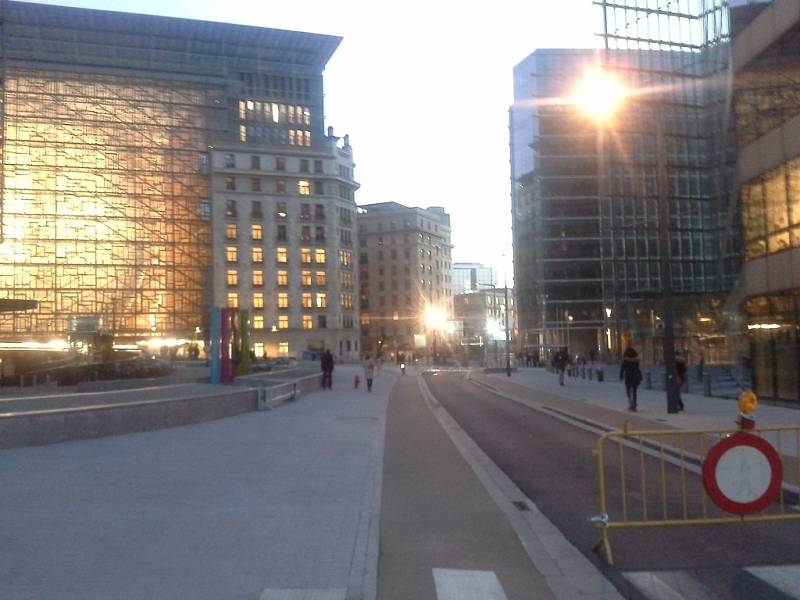 Uzavřená ulice u Evropské rady.