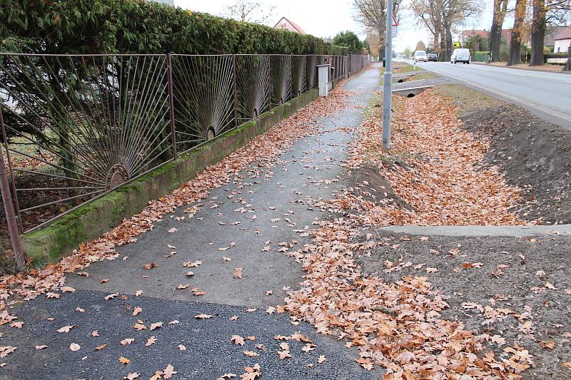 V Třeboni budují ve čtvrti Holičky novou stezku. Poslouží pěším i cyklistům.