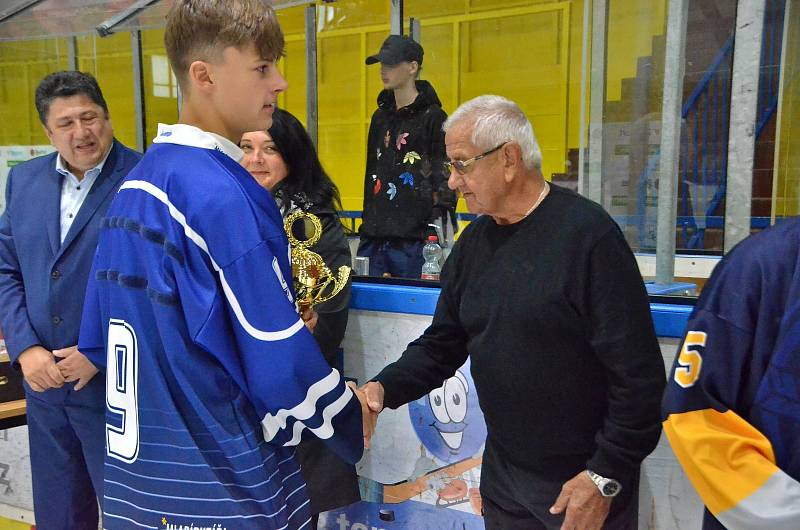 Hokejový Memoriál Jana marka v Jindřichově Hradci vyhráli dorostenci českobudějovického Motoru.