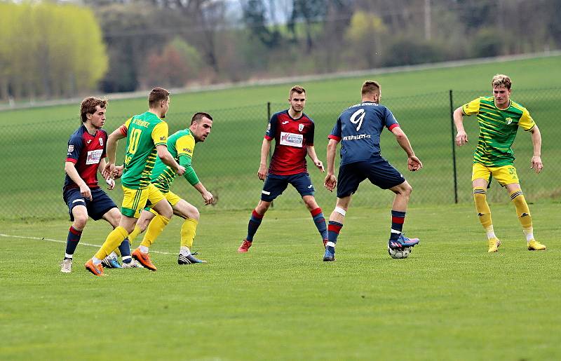 Fotbalisté Třebětic (v zelenožlutém) v 19. kole I. a třídy porazili Bernartice 5:1 a upevnili si vedení v tabulce sk. B.